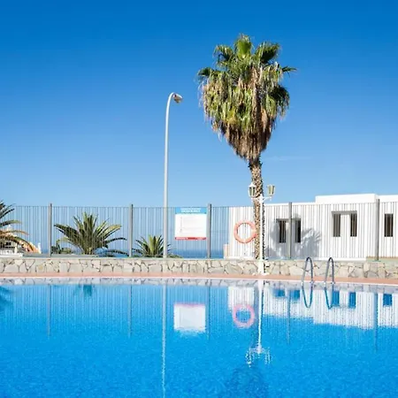 Sea & Pool View In Lejlighed
