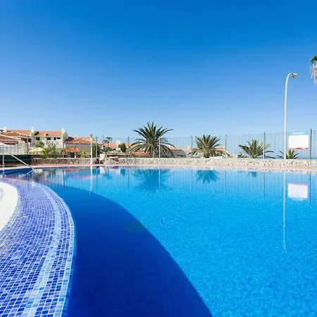 Sea & Pool View In Appartement