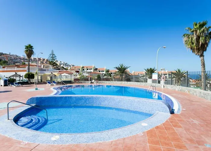 Sea & Pool View In Appartement *