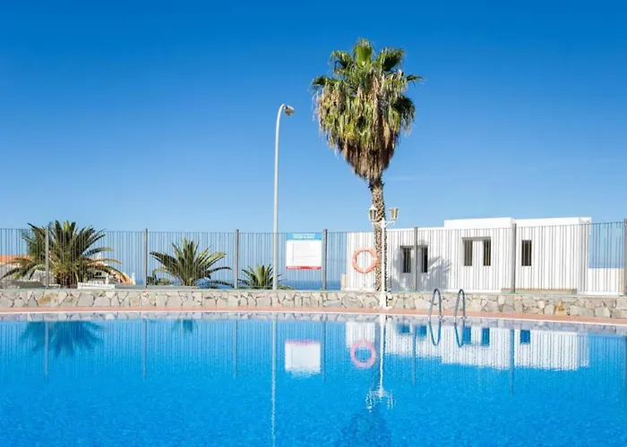 Sea & Pool View In Appartement